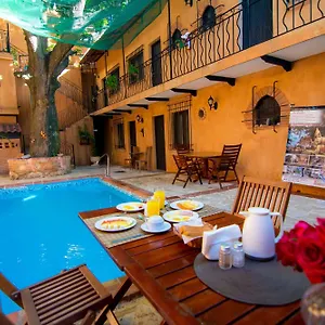 Boutique Colonial Apartment